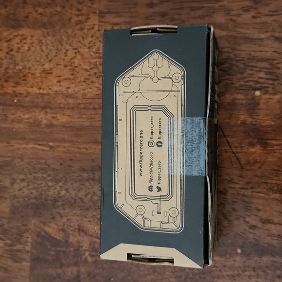 Flipper Zero 0 Electronic Pet Multi Tool Educational Device New Sealed Box - Picture 3 of 4